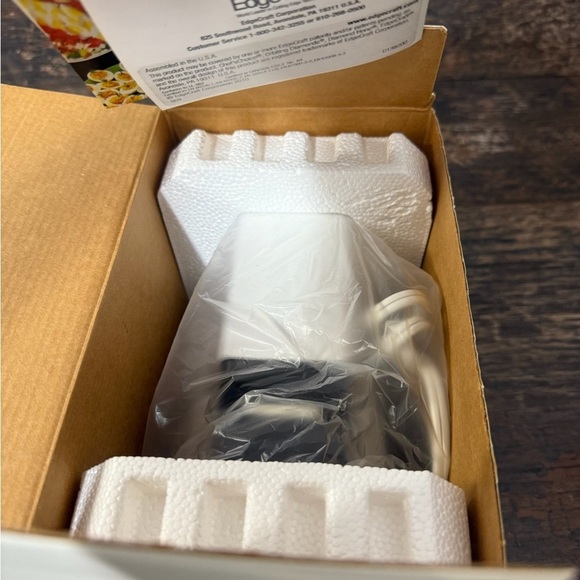 Chefs Choice 300 Diamond Hone Electric Knife Sharpener - Black and White - Picture 5 of 6